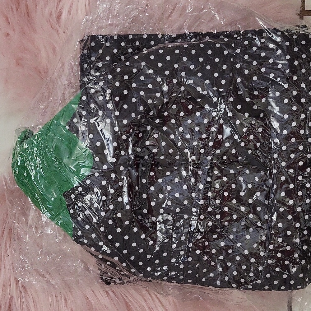 Brand New POLKA-DOT "STRAWBERRY" Shaped Soft Cat House-L